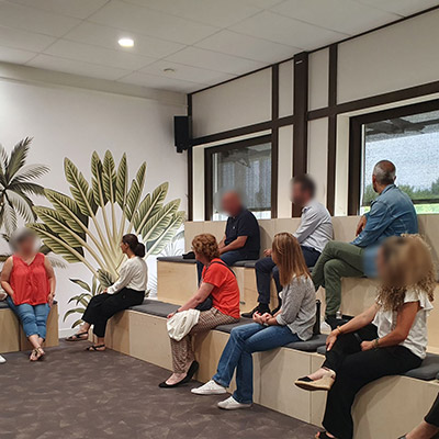 Candidats assitant à la session de job dating