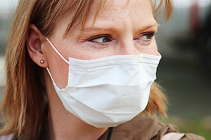 Femme avec un masque